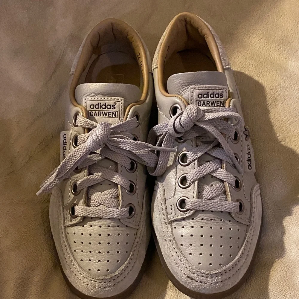Adidas Garwen Sneakers in Light Beige